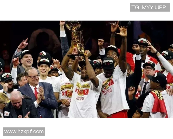 足球明星激动时刻仰天呐喊视频展现激情与梦想的碰撞