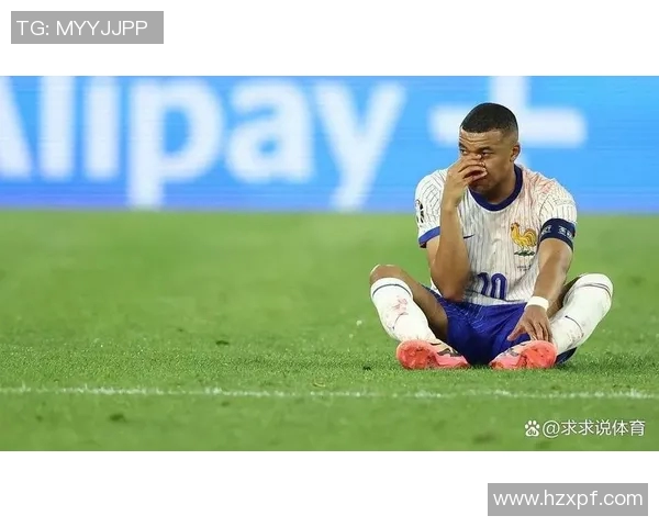 世界足球明星意外骨折引发关注球迷们对未来比赛充满担忧